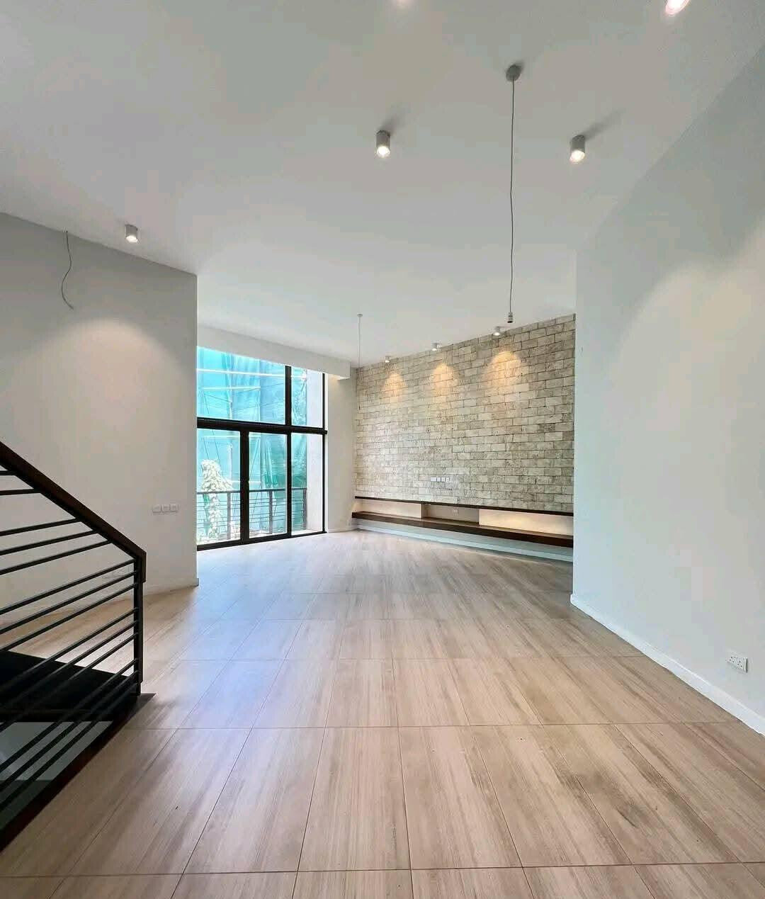 Brand New 4-Bed Townhouse with 2 DSQ & Private Garden - Lavington