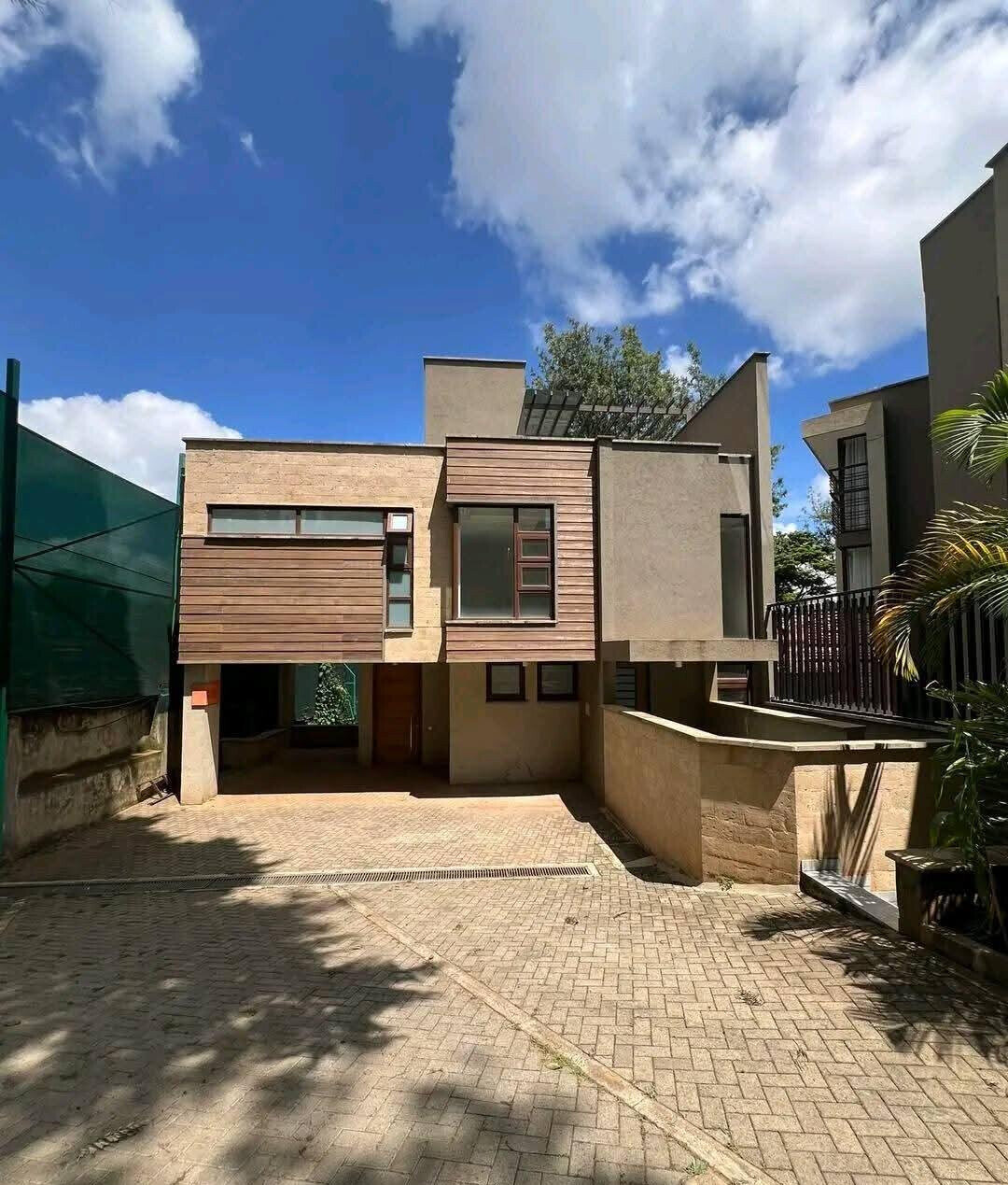 Brand New 4-Bed Townhouse with 2 DSQ & Private Garden - Lavington