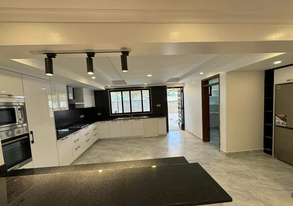 6BR All-Ensuite Townhouse on Half-Acre with Servants' Quarters - Kiambu Road