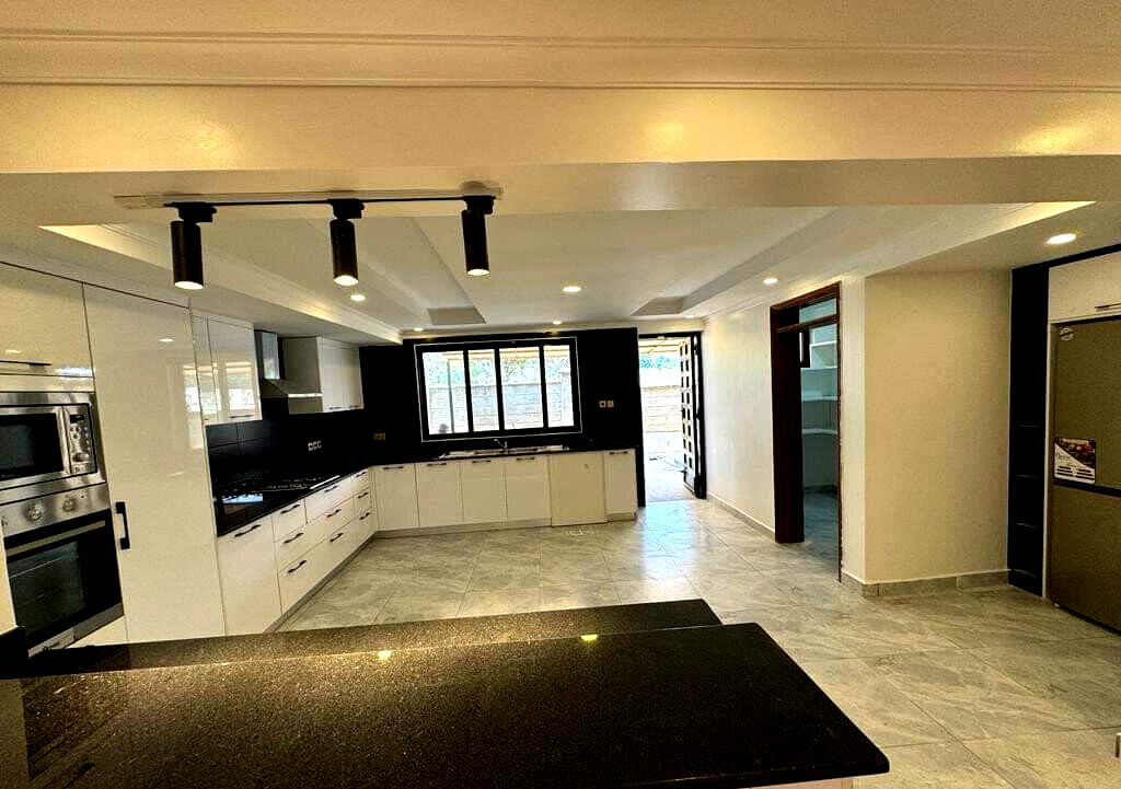 6BR All-Ensuite Townhouse on Half-Acre with Servants' Quarters - Kiambu Road