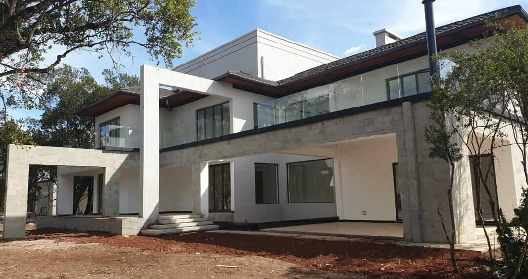 5-Ensuite Townhouse with Fireplace & Sunken Lounge – Karen