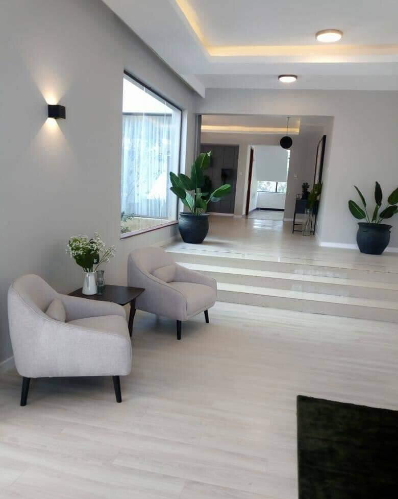 5-Ensuite Townhouse with Fireplace & Sunken Lounge – Karen