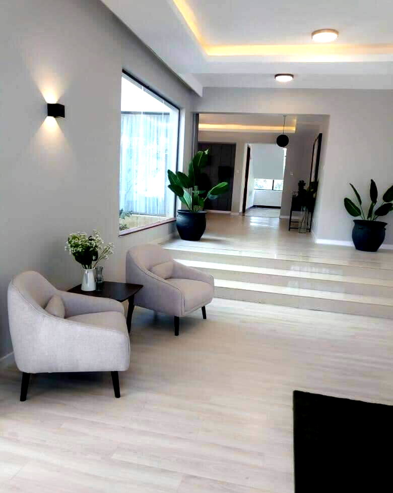 5-Ensuite Townhouse with Fireplace & Sunken Lounge – Karen