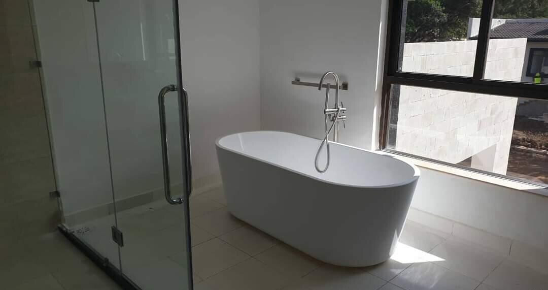 5-Ensuite Townhouse with Fireplace & Sunken Lounge – Karen
