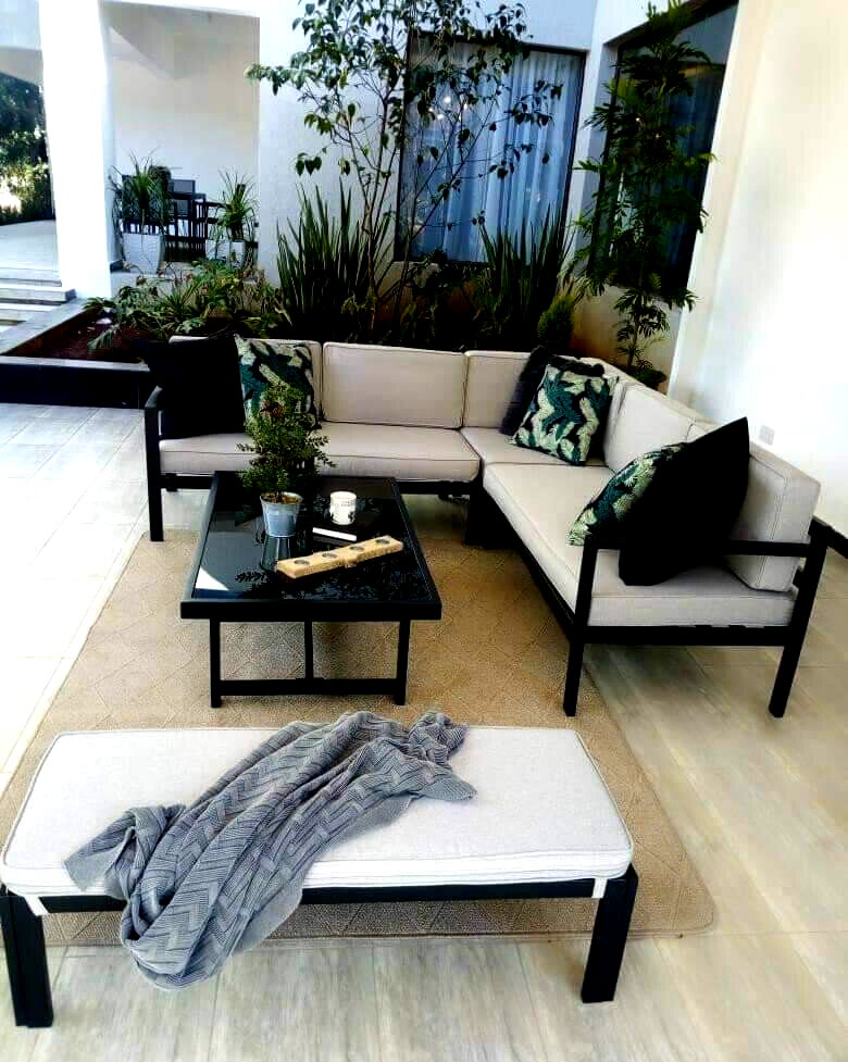 5-Ensuite Townhouse with Fireplace & Sunken Lounge – Karen