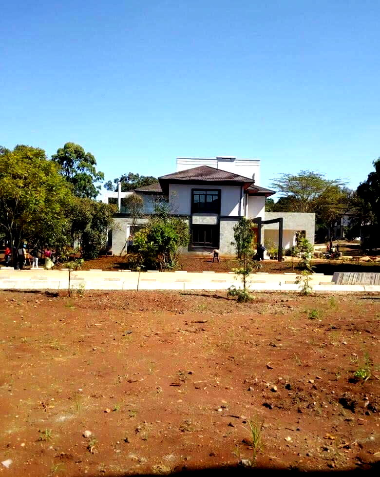5-Ensuite Townhouse with Fireplace & Sunken Lounge – Karen