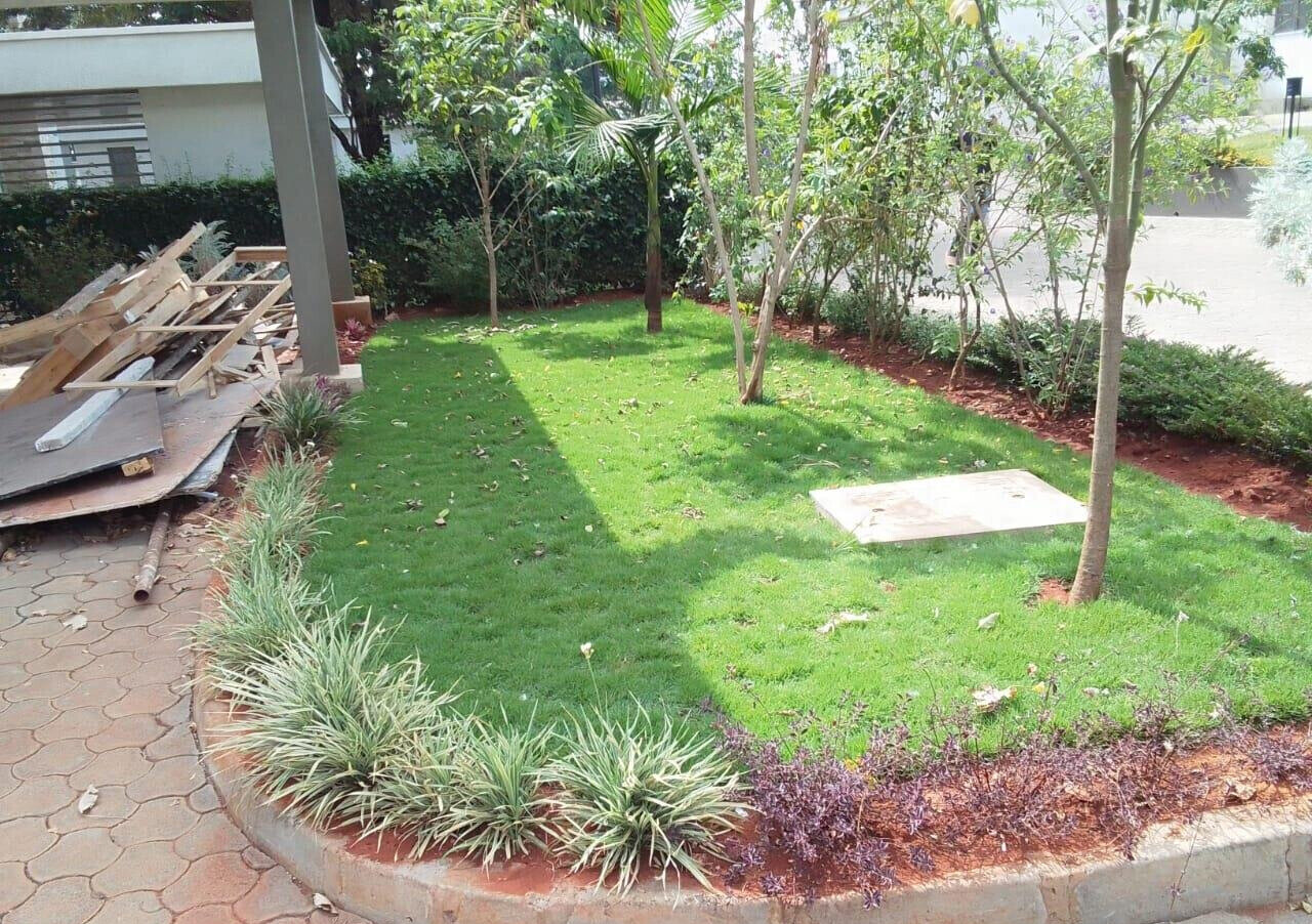 Half-Acre Townhouse with Sunken Lounge & Clubhouse Pool – Karen