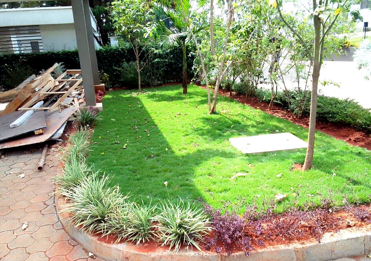 Half-Acre Townhouse with Sunken Lounge & Clubhouse Pool – Karen