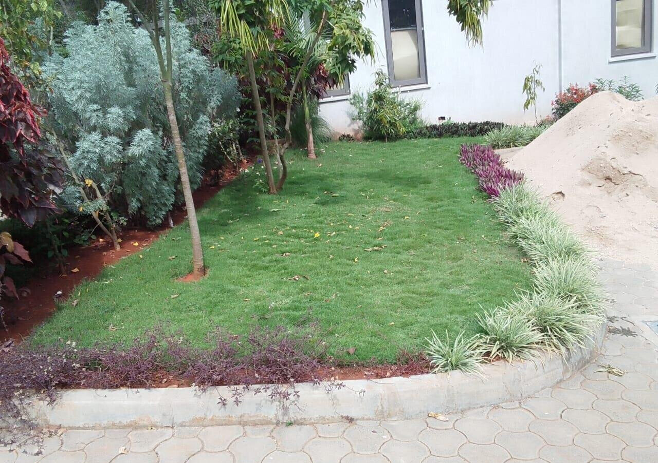 Half-Acre Townhouse with Sunken Lounge & Clubhouse Pool – Karen