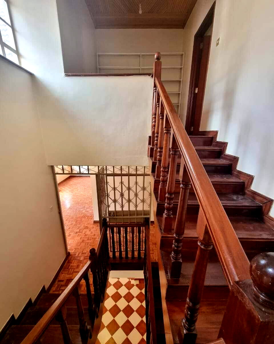 4BR All-Ensuite Townhouse with Wooden Floors & Small Garden - Kileleshwa