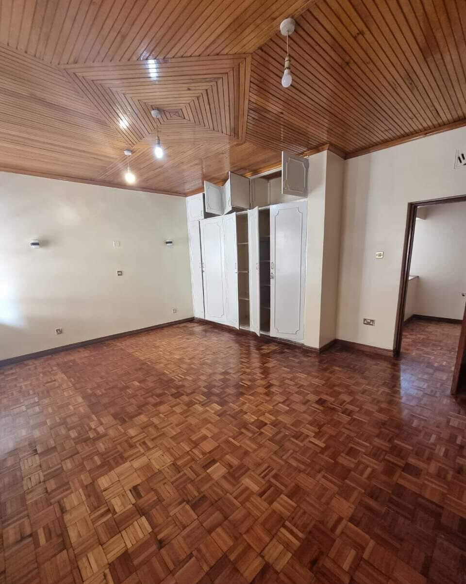 4BR All-Ensuite Townhouse with Wooden Floors & Small Garden - Kileleshwa