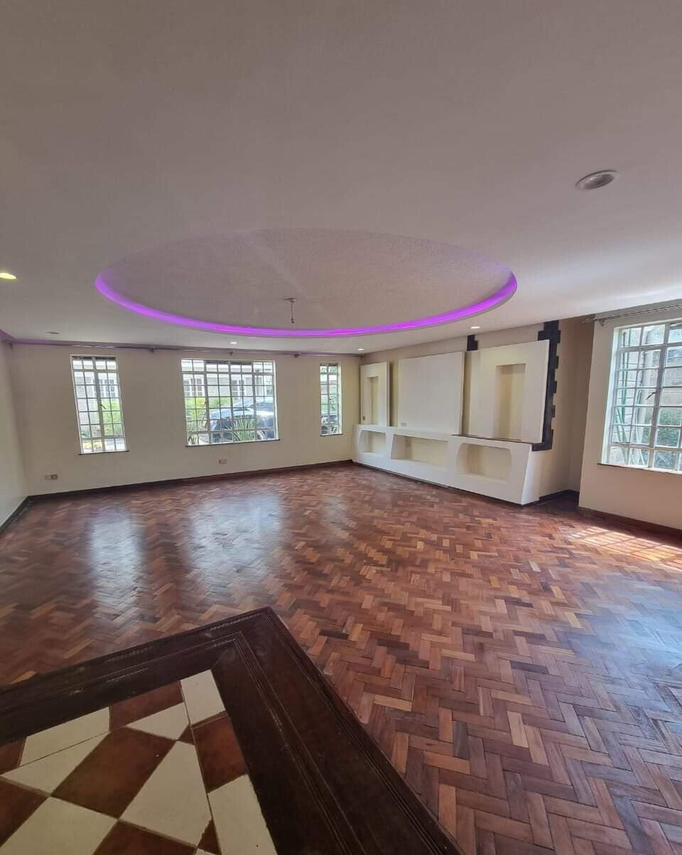4BR All-Ensuite Townhouse with Wooden Floors & Small Garden - Kileleshwa