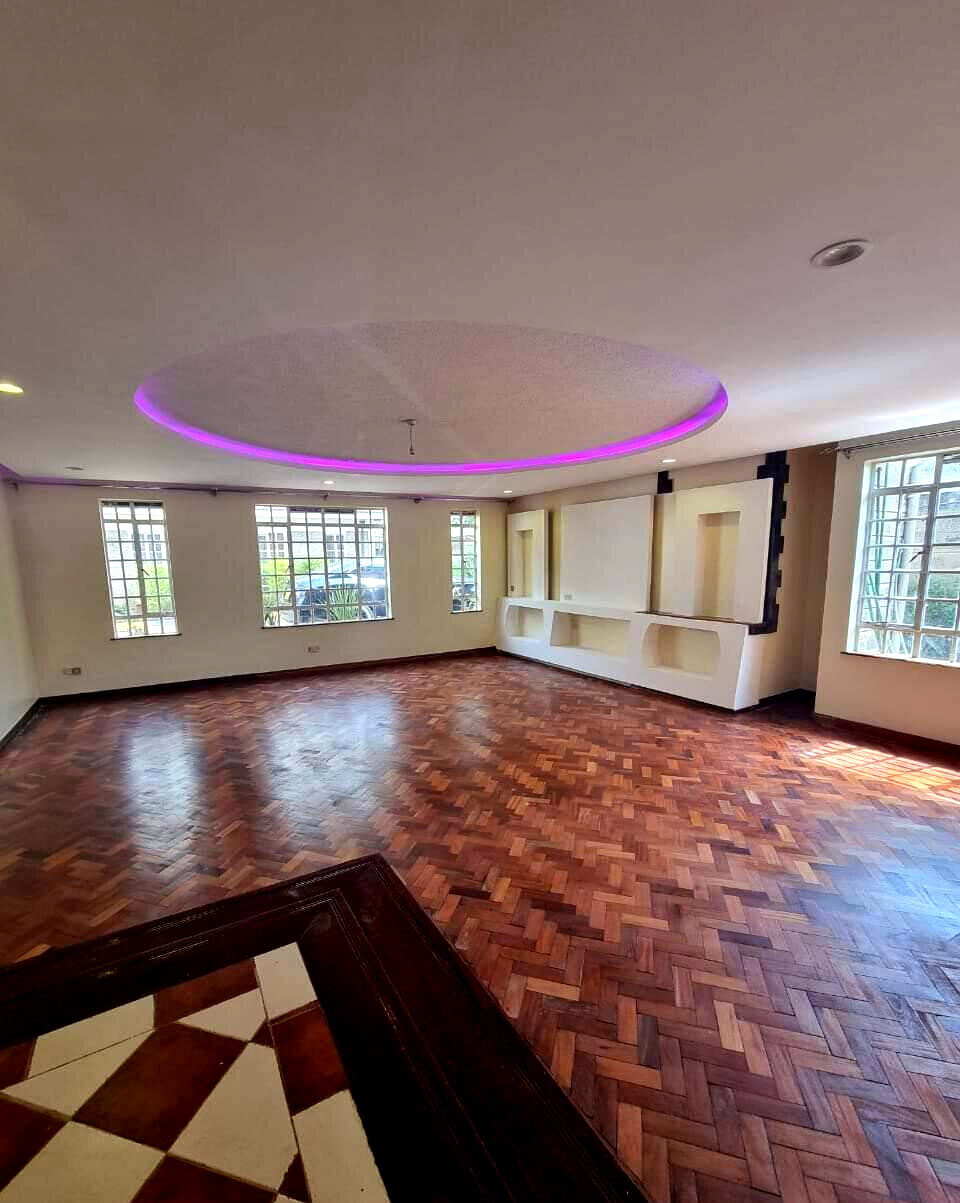 4BR All-Ensuite Townhouse with Wooden Floors & Small Garden - Kileleshwa