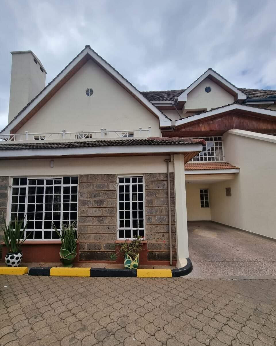 4BR All-Ensuite Townhouse with Wooden Floors & Small Garden - Kileleshwa