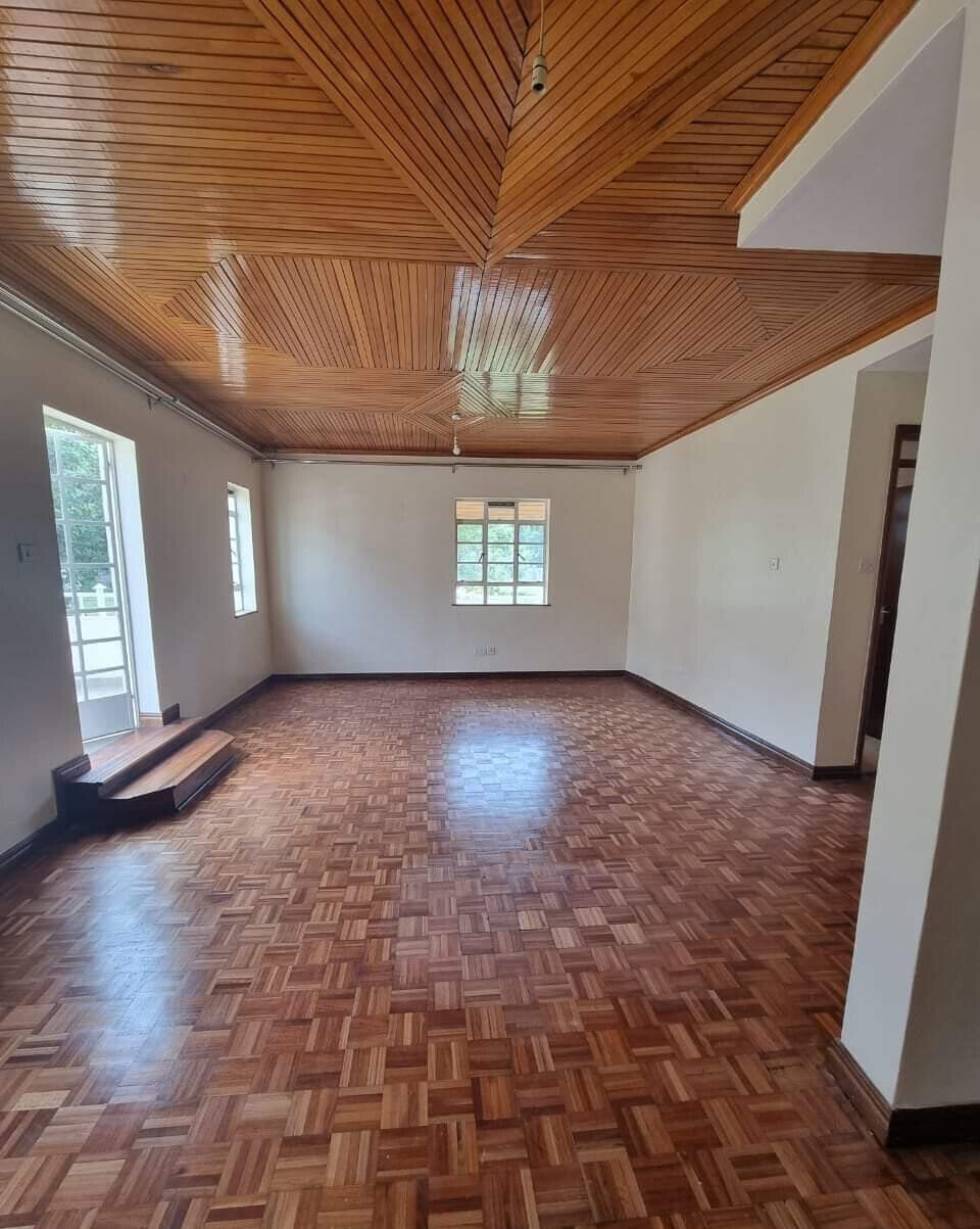 4BR All-Ensuite Townhouse with Wooden Floors & Small Garden - Kileleshwa