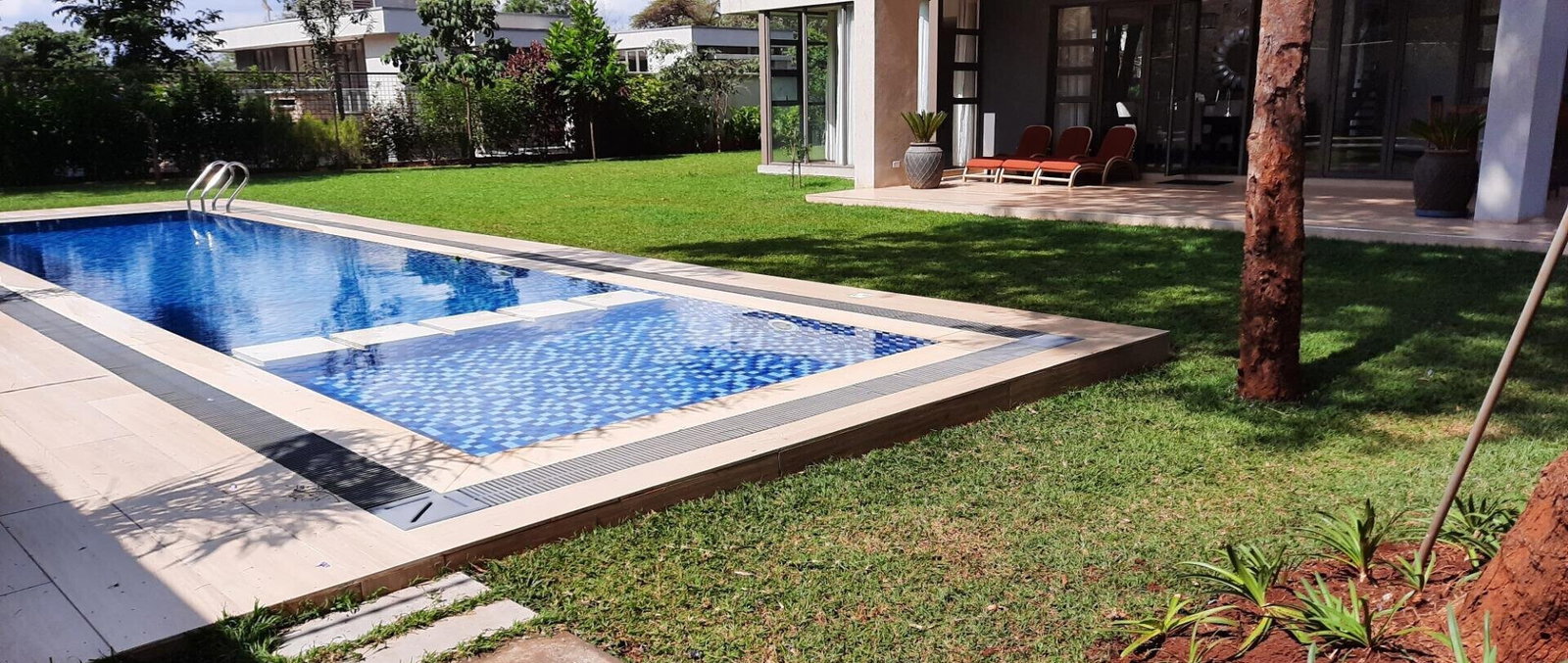 5-Ensuite Villa with Heated Pool & Sauna – Karen UN Blue Zone