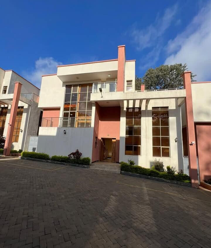 5-Ensuite Townhouse with DSQ & Pet-Friendly Gated Community - Lavington