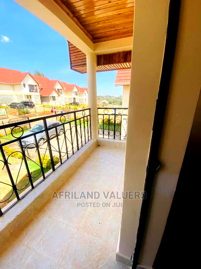 4bdrm Villa in Oloolua for sale - Image 8