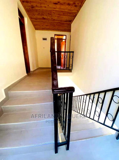 4bdrm Villa in Oloolua for sale - Image 5