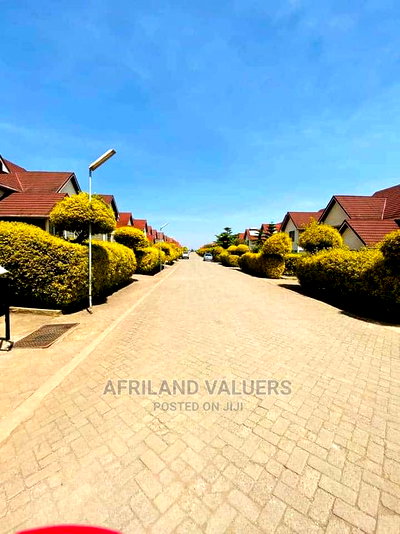 4bdrm Villa in Oloolua for sale - Image 2