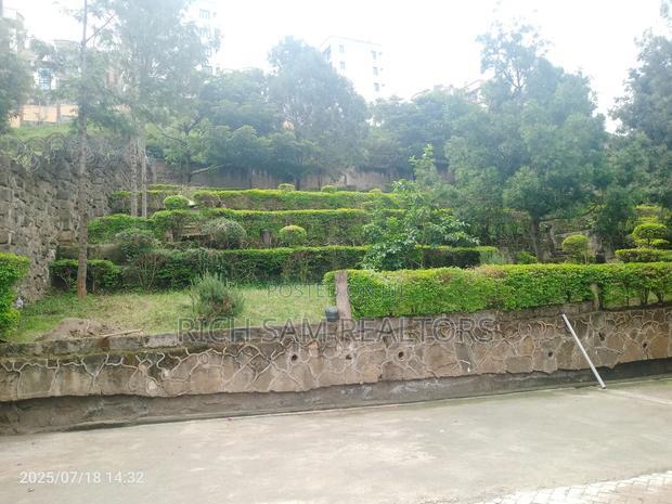 8bdrm Mansion in Lower Milimani for rent