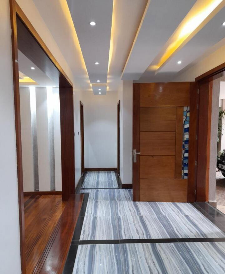 5-Ensuite Townhouse with Jacuzzi & Outdoor Fireplace - Lavington