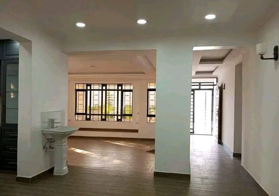 5BR Villa with Rooftop Terrace & Jacuzzi - Rimpa, Rongai
