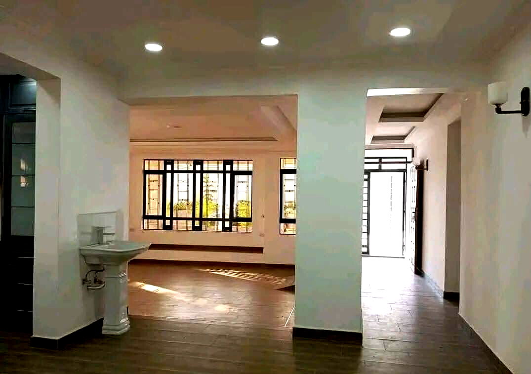 5BR Villa with Rooftop Terrace & Jacuzzi - Rimpa, Rongai