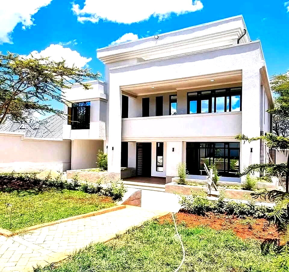 5BR Villa with Rooftop Terrace & Jacuzzi - Rimpa, Rongai