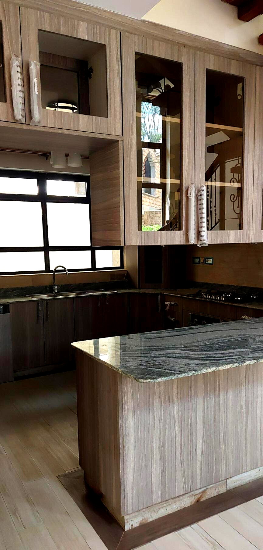 5-Ensuite Townhouse with Inbuilt Lift & Mature Garden - Lavington