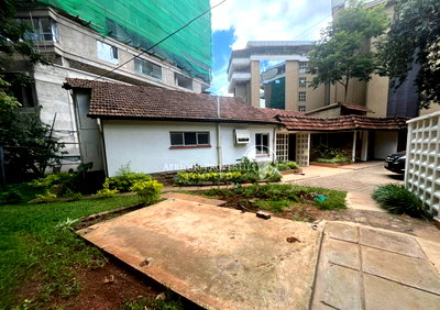6BR Garden Home with Parking