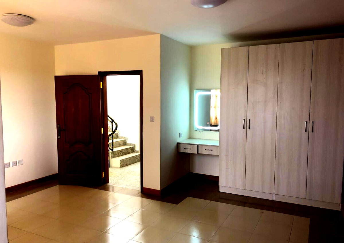 4BR Townhouse Off Mombasa Road - Mlolongo