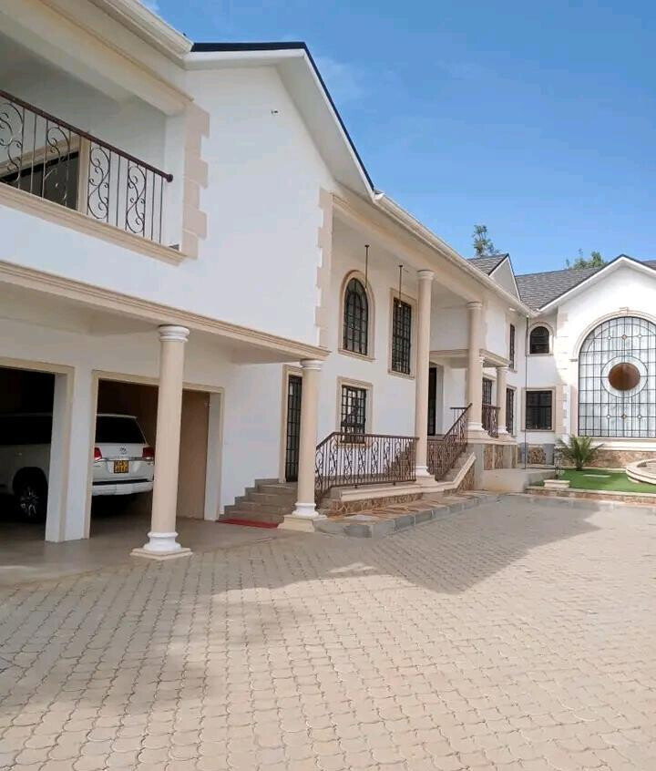 7BR Luxury Home with Garden