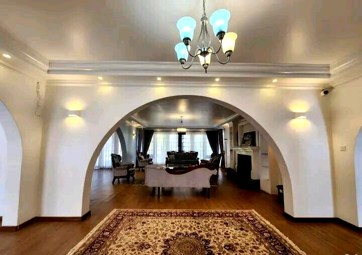 7BR Luxury Home with Garden