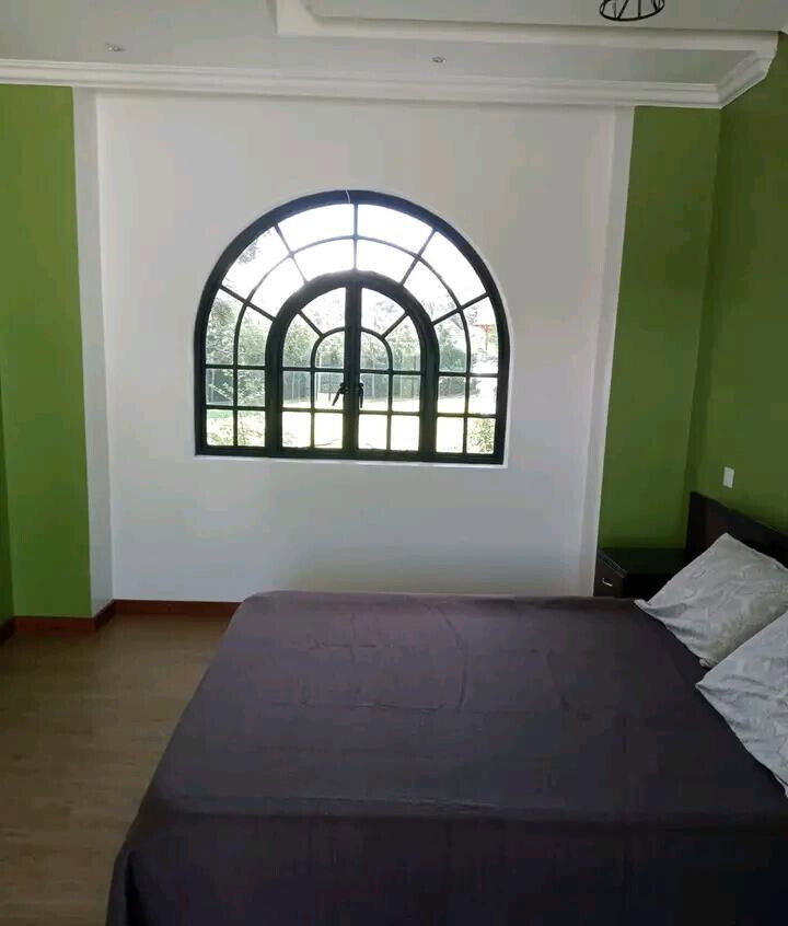 7BR Luxury Home with Garden