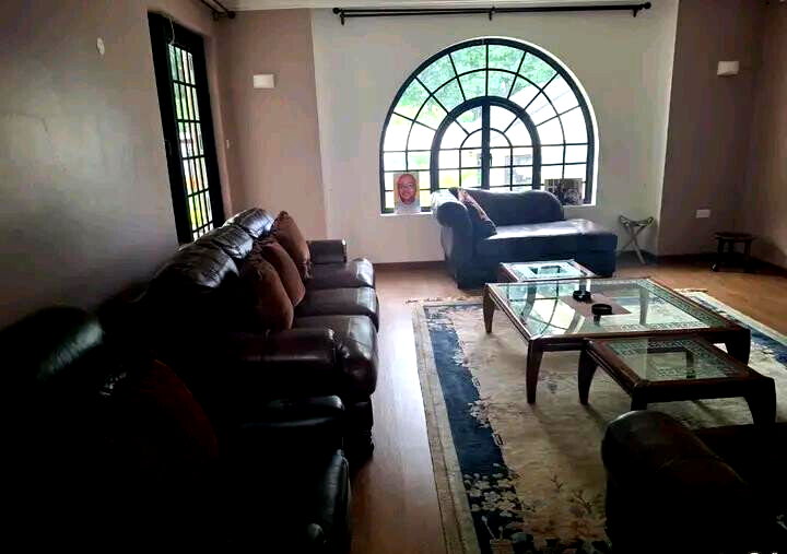 7BR Luxury Home with Garden