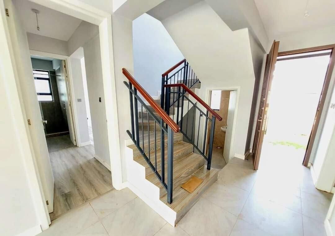 4BR Townhouse with Fireplace & UN Security Approval - Runda