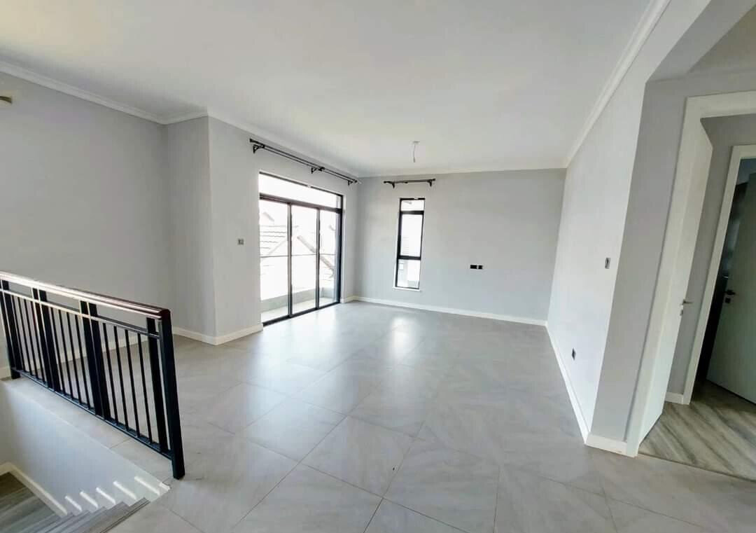 4BR Townhouse with Fireplace & UN Security Approval - Runda