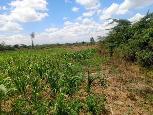 12 Acrea Touching River. Located Nanyuki via Narumoro