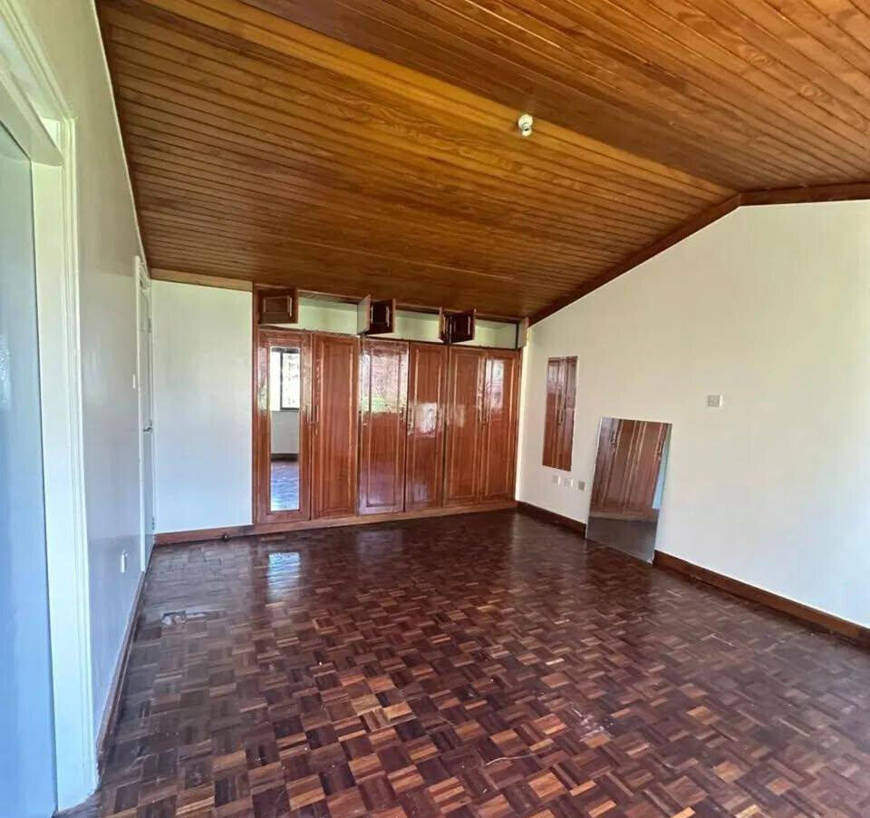 Corner Townhouse with Fireplace & 30,000L Water - Kilimani