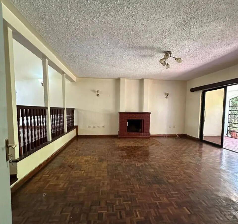 Corner Townhouse with Fireplace & 30,000L Water - Kilimani