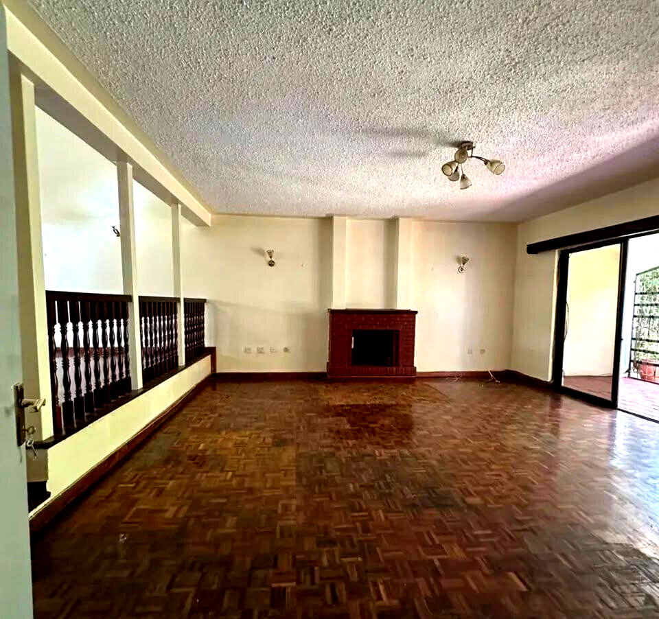 Corner Townhouse with Fireplace & 30,000L Water - Kilimani