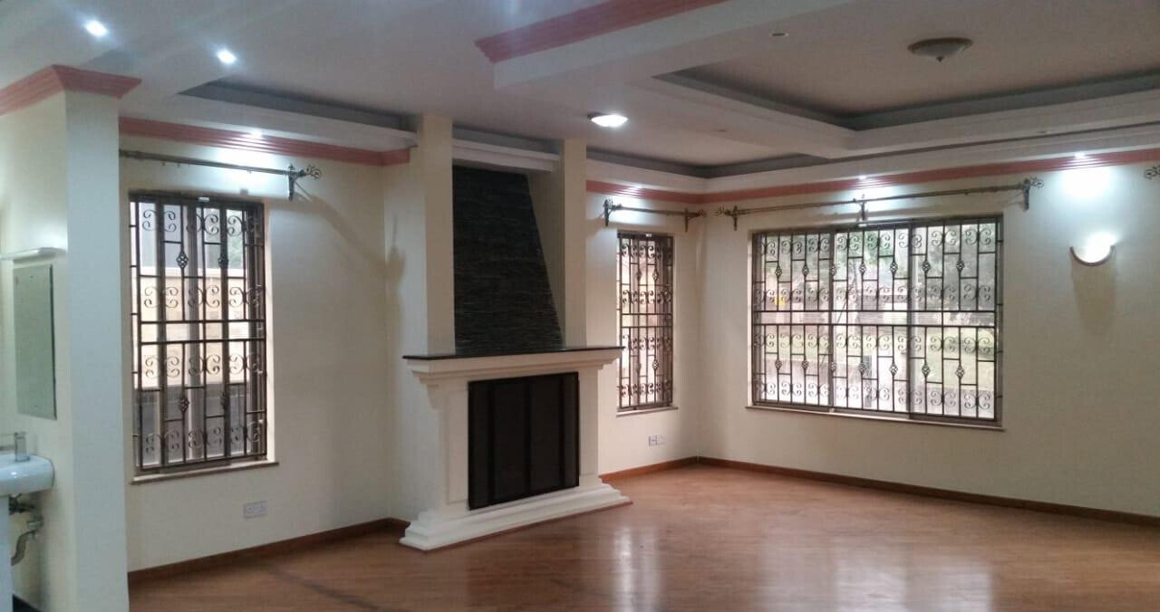Sunken Lounge & Fireplace Townhouse - Spring Valley