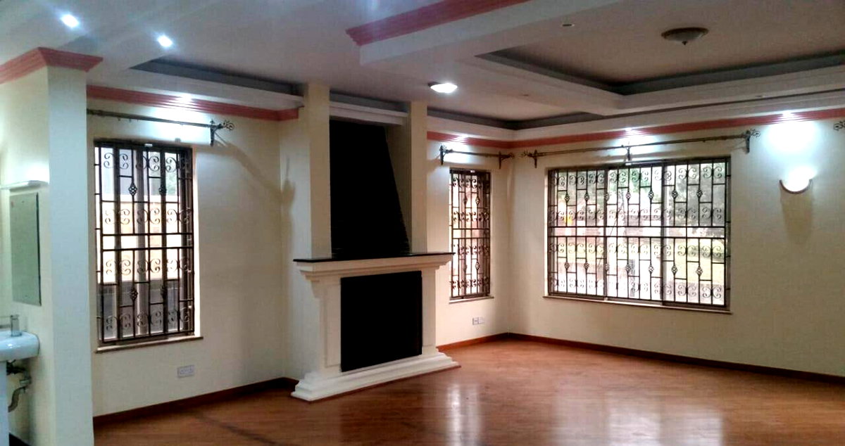 Sunken Lounge & Fireplace Townhouse - Spring Valley