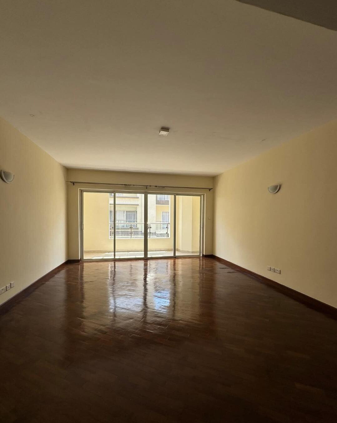 Corner Unit Villa with Private Garden & DSQ - Lavington