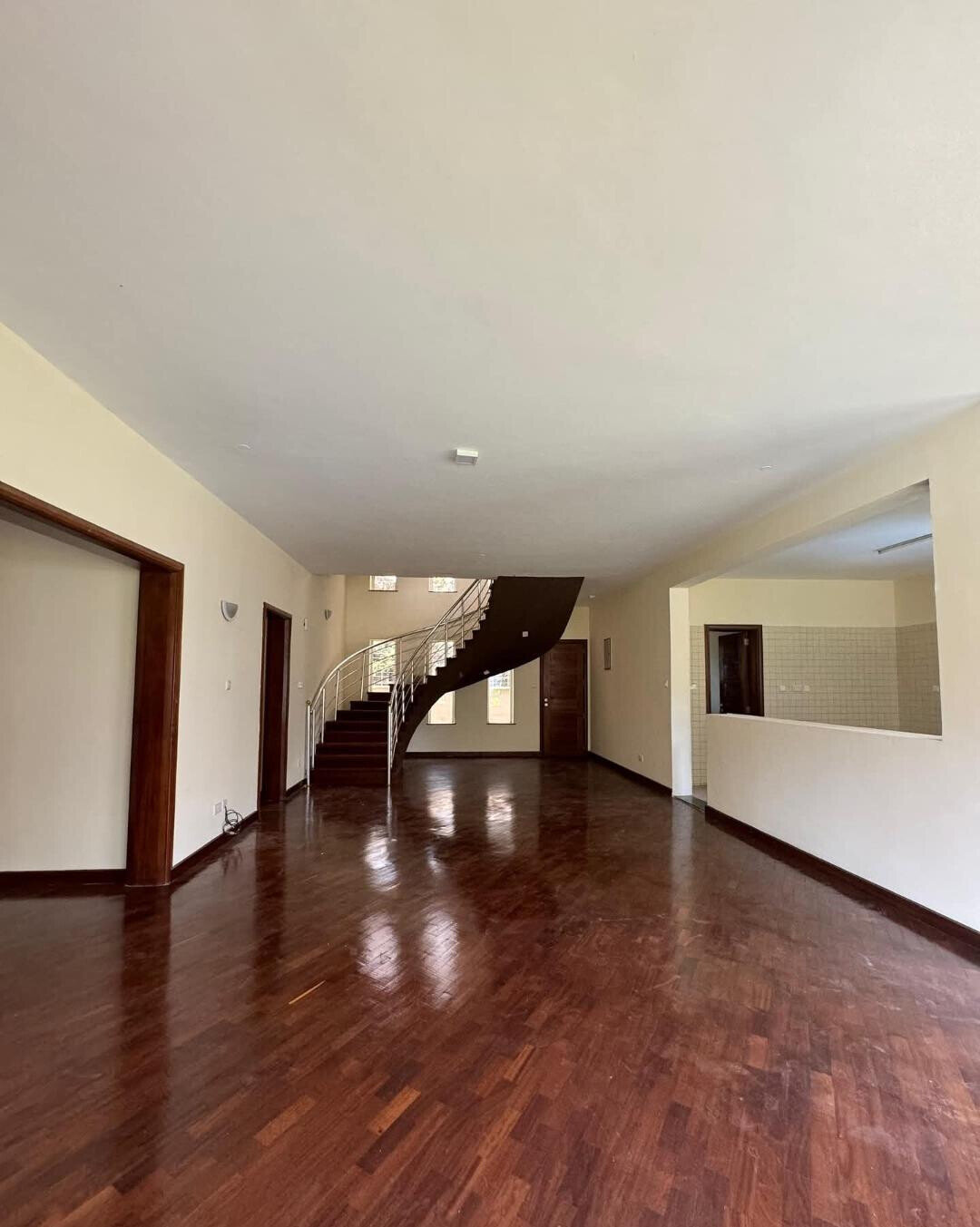 Corner Unit Villa with Private Garden & DSQ - Lavington