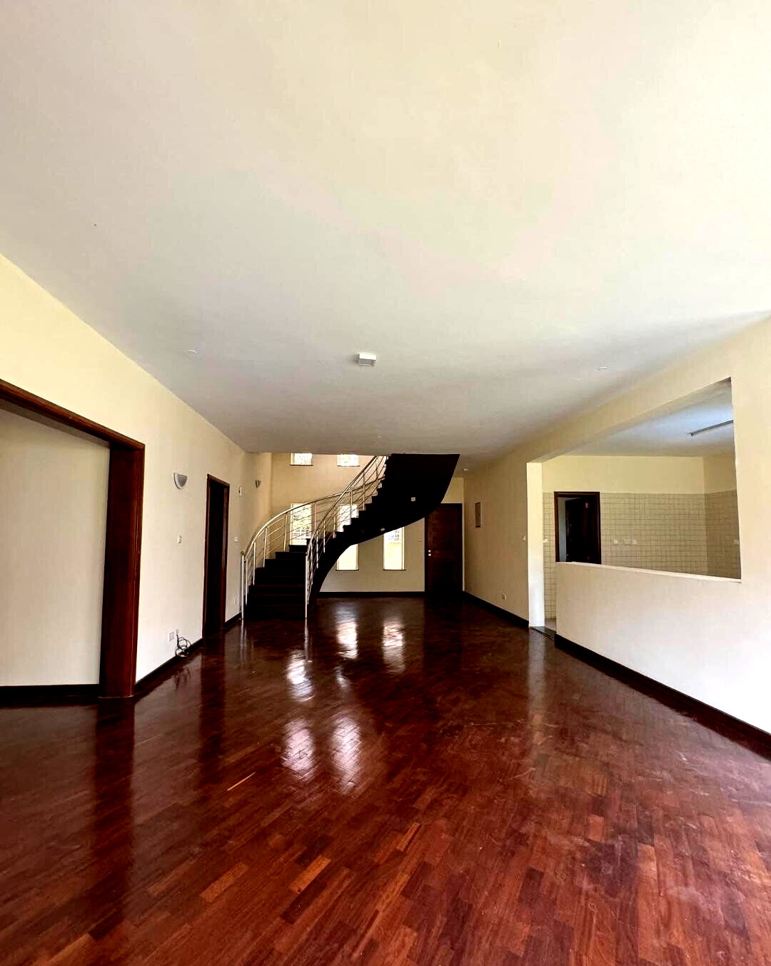 Corner Unit Villa with Private Garden & DSQ - Lavington