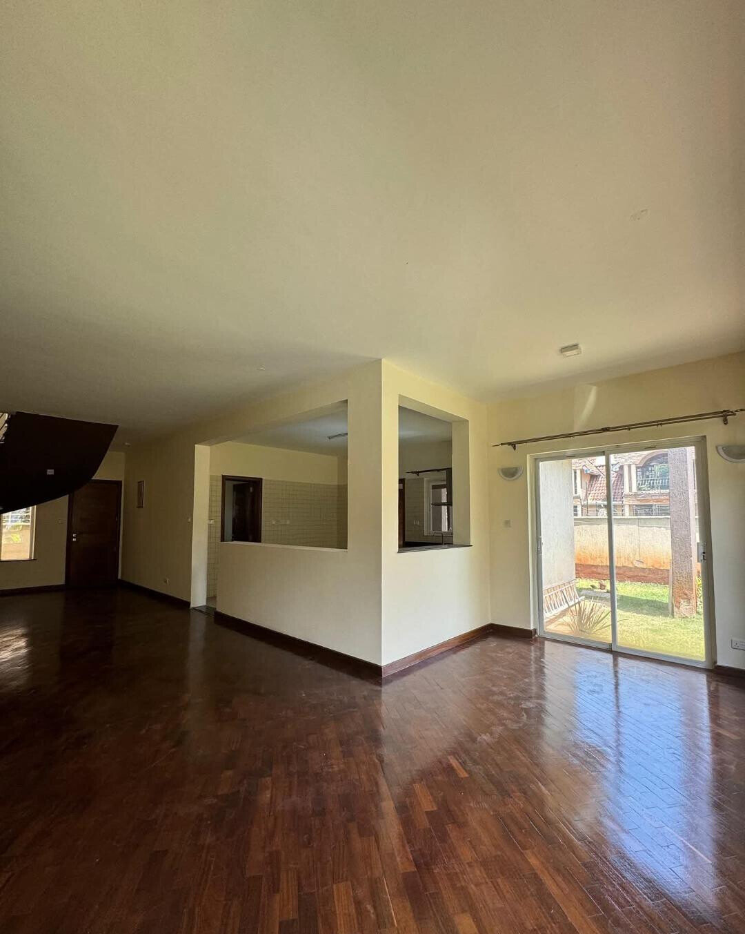 Corner Unit Villa with Private Garden & DSQ - Lavington