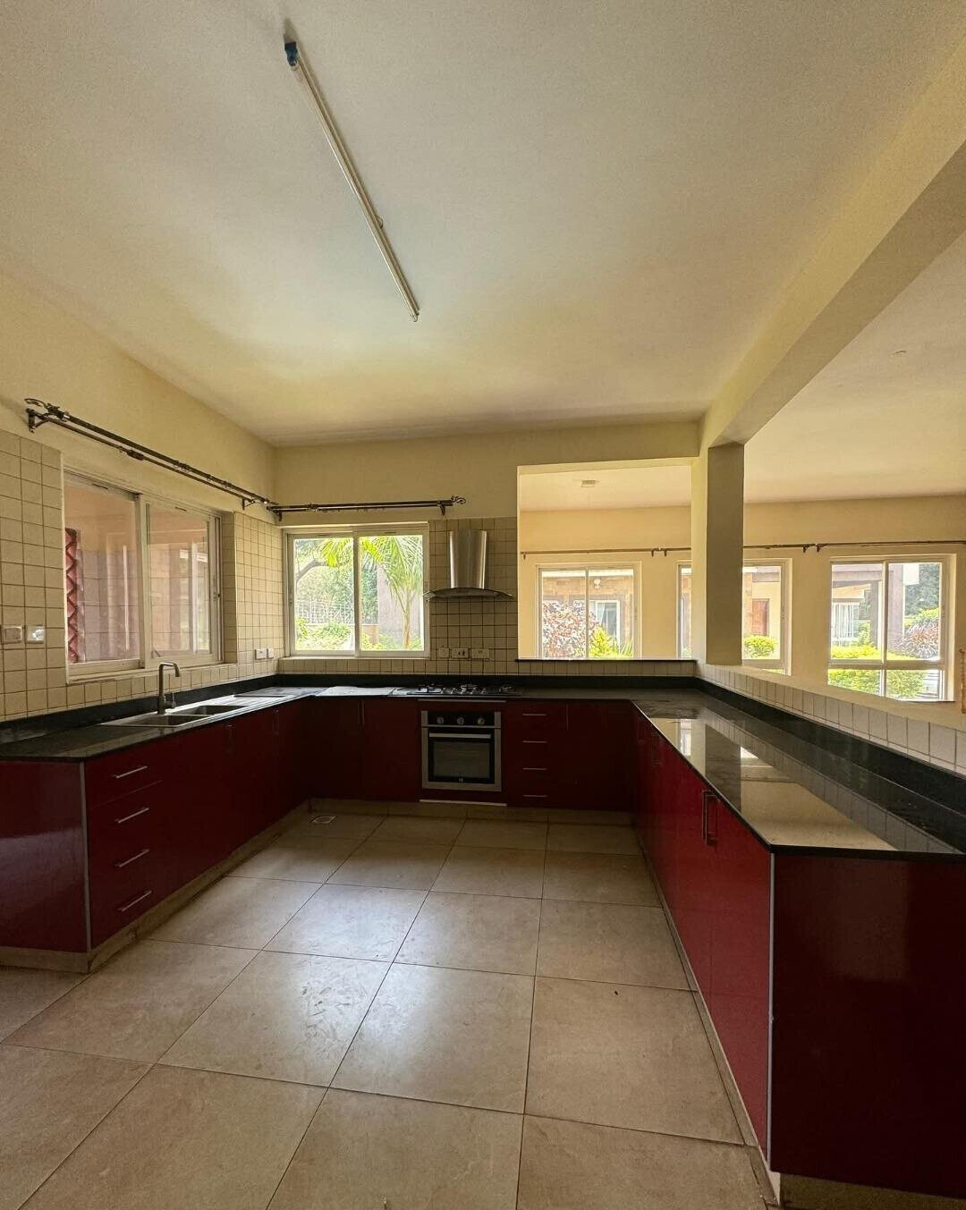Corner Unit Villa with Private Garden & DSQ - Lavington