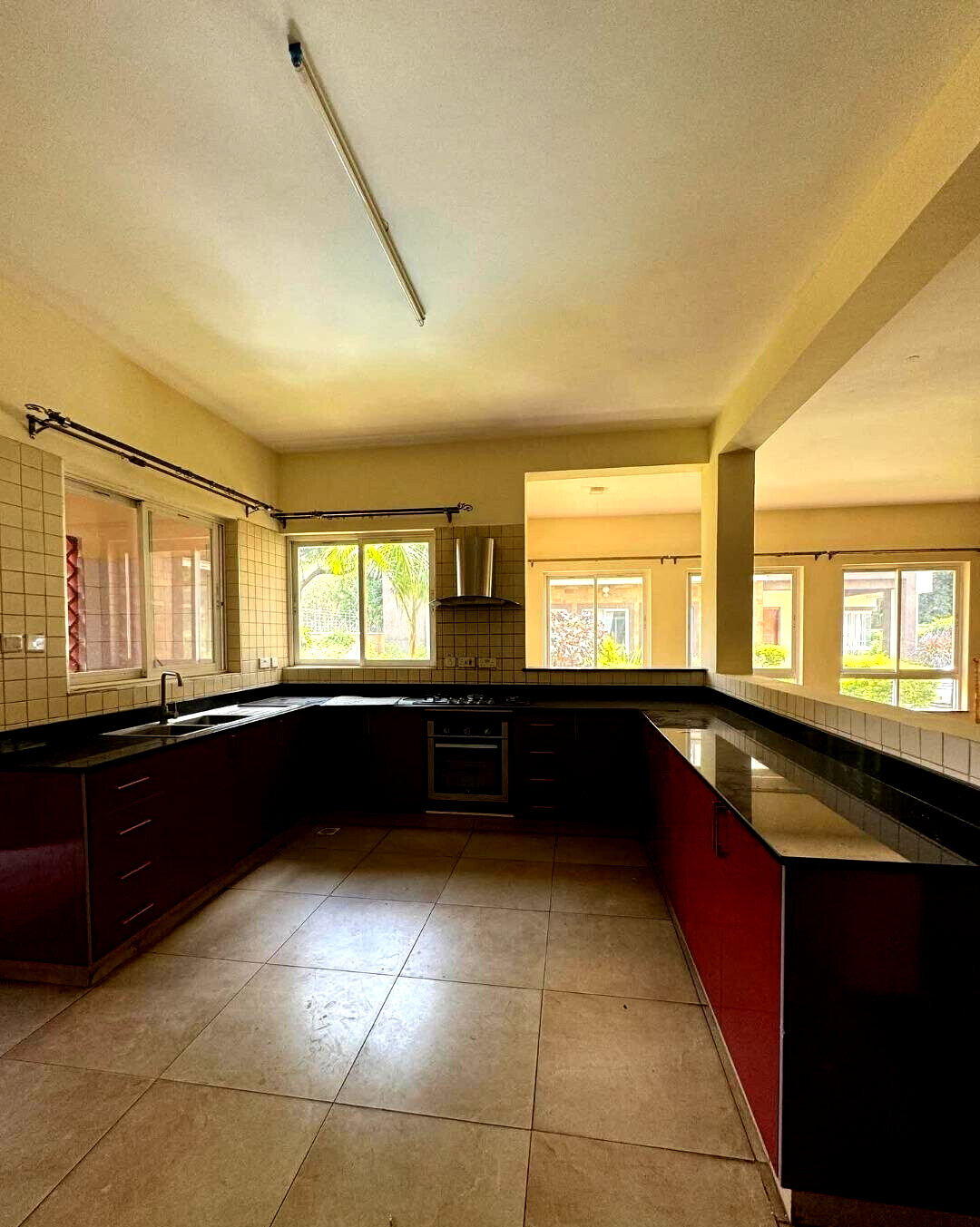 Corner Unit Villa with Private Garden & DSQ - Lavington